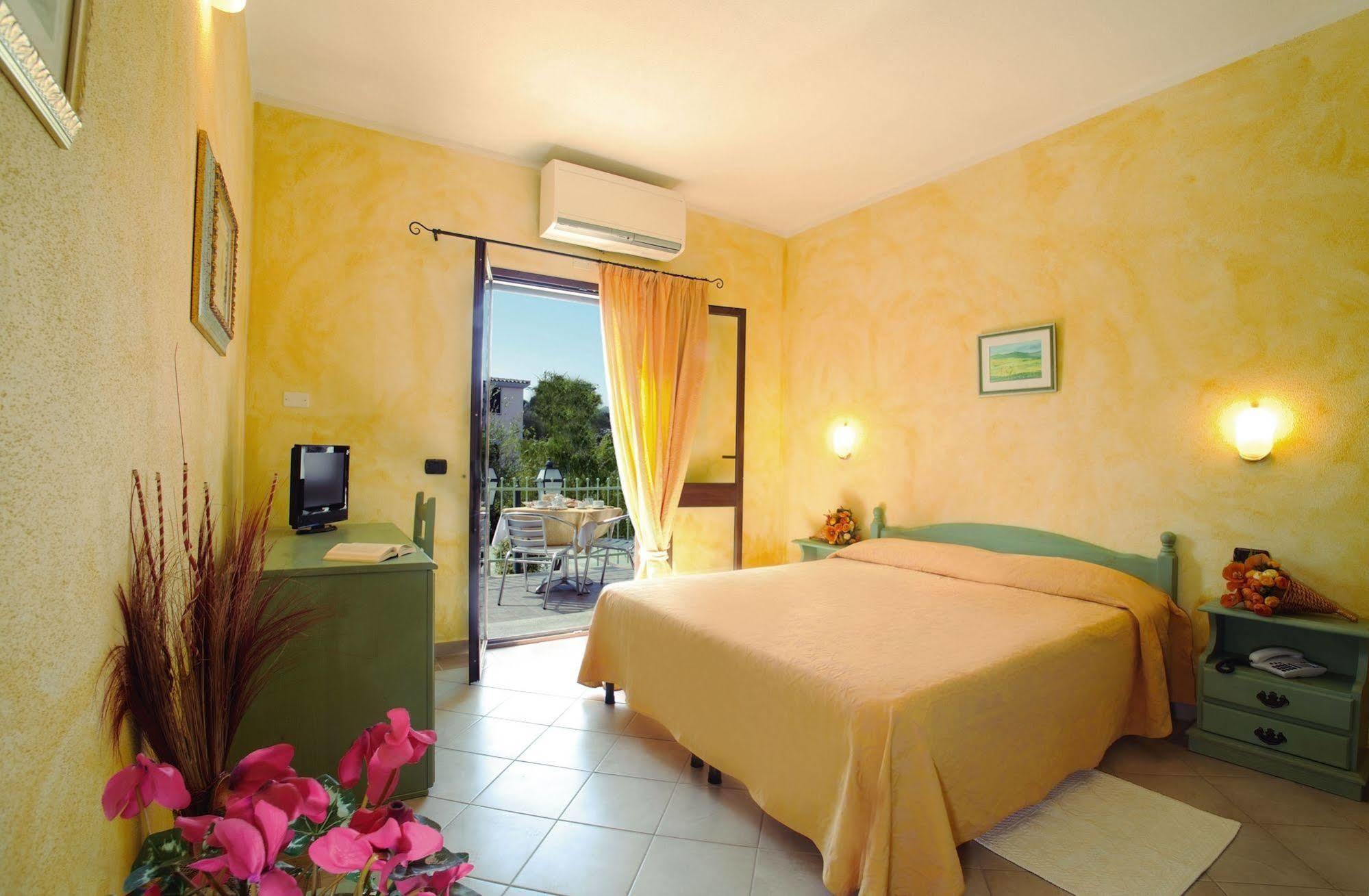 Albergo Residenziale Gli Ontani Cala Liberotto Luaran gambar